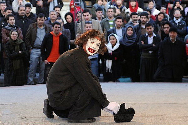 اعتراض ۲۸۰ هنرمند تئاتر خیابانی به ناعدالتیها
