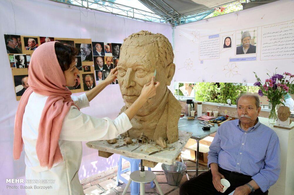 Sculpture symposium on Iranian luminaries underway in Tehran