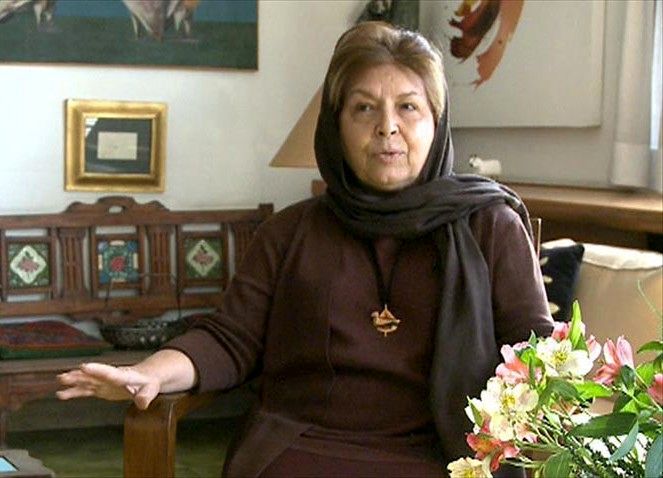 از راه گالری داری زندگیام میگذرد، اما از راه ترجمه عمراً!